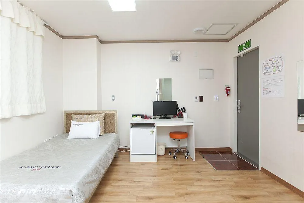 Sunny House Hotel Seoul 3*,