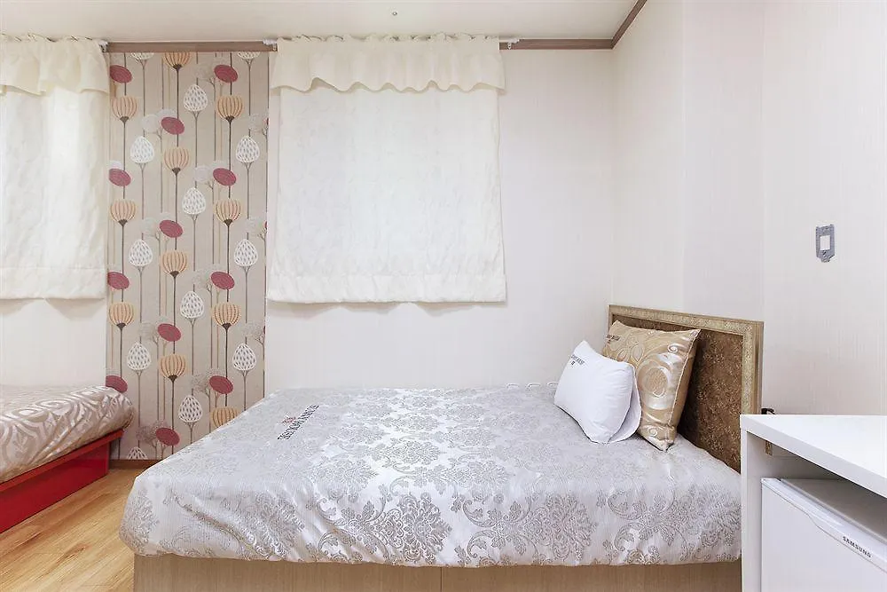 Sunny House Hotel Seoul 3*,